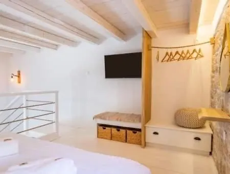 Grannys * Foiníkion